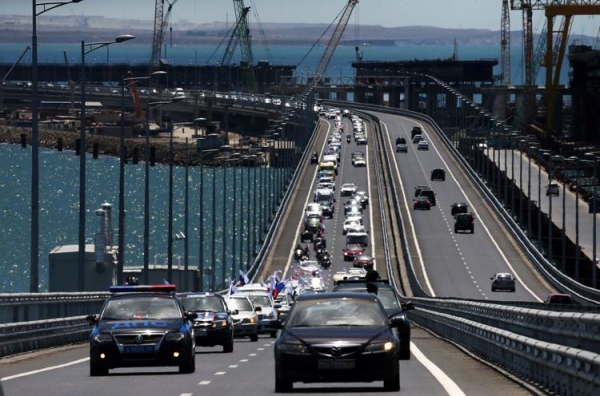 
Власти Крыма режут по живому, но закрыть Крымский мост от россиян не могут
