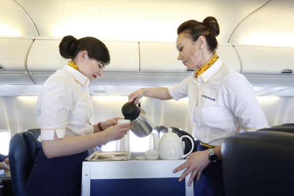 
Какие напитки лучше предпочесть в самолете, куда бы вы ни летели?
