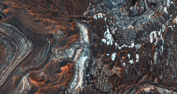 Потрясающая спутниковая фотография марсианских каньонов