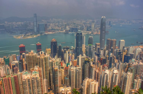 
Гонконг отменил браслеты, но продолжает требовать три прививки 
