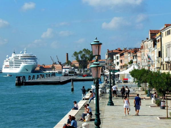 
Что должны знать туристы о новых правилах посещения Венеции
