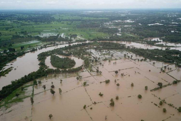 
«Дожди будут идти всю неделю». За месяц до начала сезона затопило почти половину Таиланда
