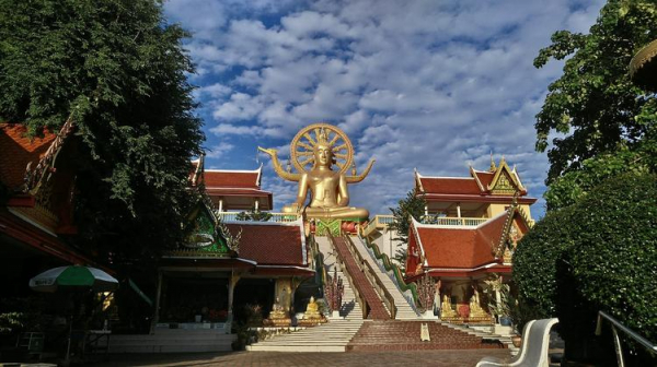 
Кому в Таиланде советуют отправиться на Самуи, посетить спа, бар и Золотого Будду
