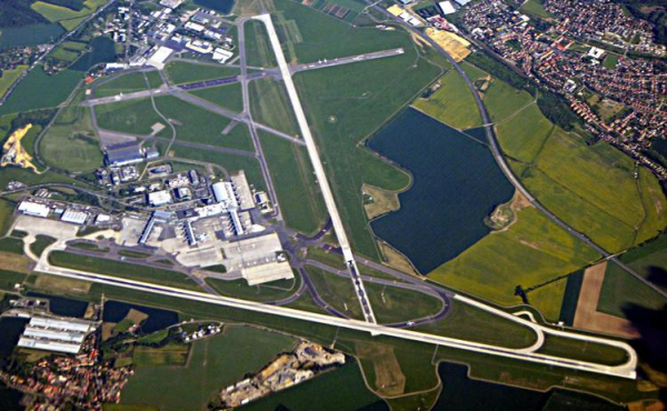 
В Праге улучшат главный аэропорт страны. Для этого осталось добыть немного денег — 2 миллиарда евро
