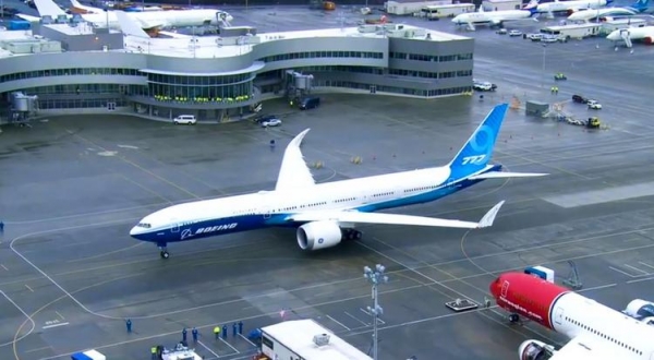 
Первый в мире самолет нового поколения Boeing 777-9 приземлился в Дохе
