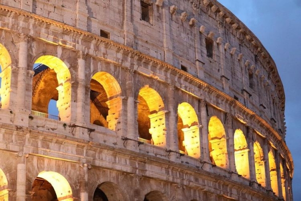 
В римском Колизее поймали очередного туриста-вандала
