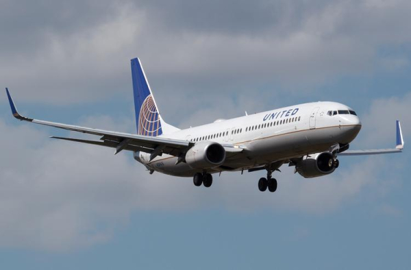 
Boeing 737 был вынужден вернуться назад из-за незакрытого окна в кабине пилотов
