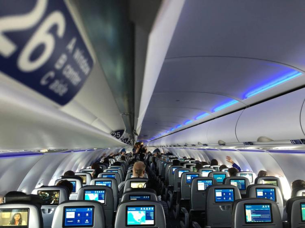 
Пьяные и буйные в самолетах: какие рекомендации получили авиакомпании?
