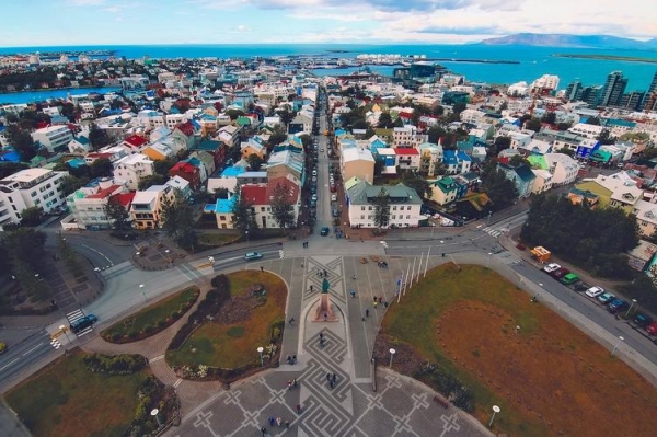 
Исландия открывает границы для туристов с зарплатой не менее 88 000 долларов США в год
