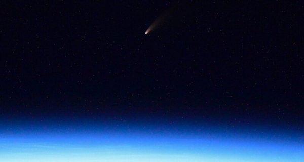 Ярчайшую за 7 лет комету сфотографировали из космоса