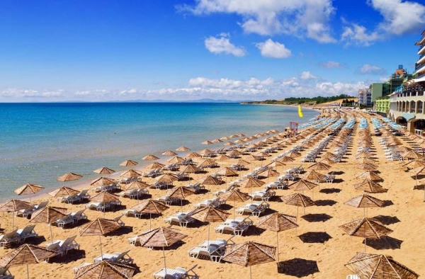 
Курорты Болгарии откроются для иностранцев 1 мая. Вакцинированным туристам тесты не понадобятся
