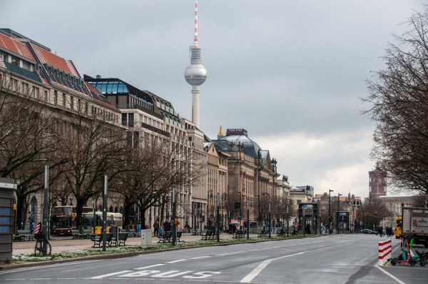 
Из-за мигрантов, проживающих в отелях и хостелах Берлина, не хватает места туристам
