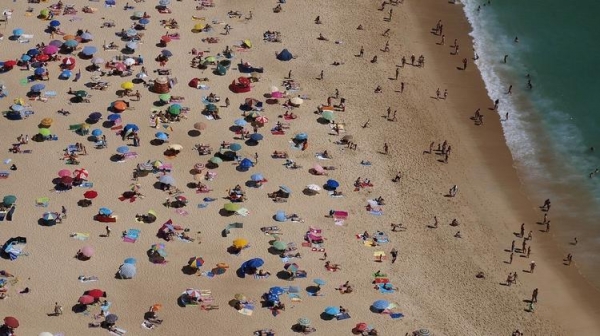 
В Португалии за занятия спортом и отсутствие масок на пляжах будут штрафовать на 100 евро

