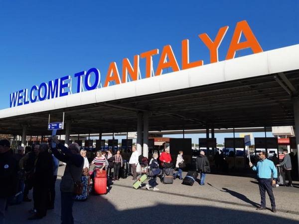 
Турция открывает курорты для иностранцев с 10 июня. Россиянам сказали ждать
