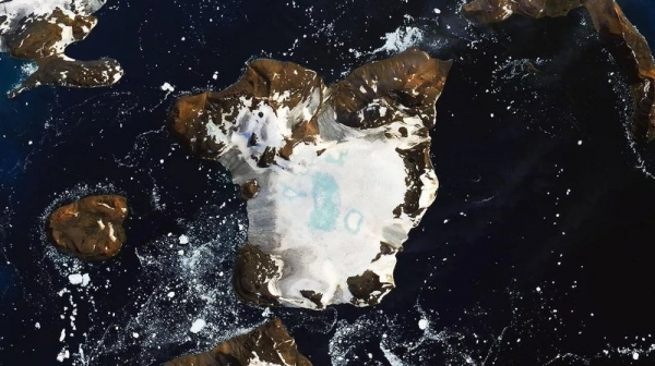 Спутник заснял быстрое таяние ледяной шапки в Антарктиде