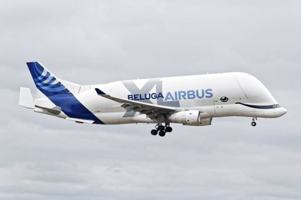 
Грузовой лайнер Beluga доставит спутник через океан из Франции в США

