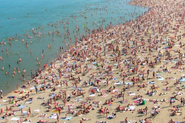 
Можно ли заразиться коронавирусом на пляже, в море и в бассейне?
