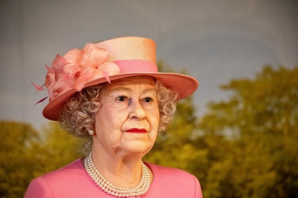
Королева Елизавета решила не возвращаться в Букингемский дворец из отпуска
