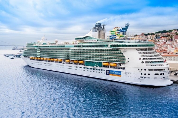 
Royal Caribbean первой в мире возобновляет морские круизы с пассажирами на борту
