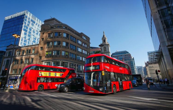 
На дороги Великобритании вышли пассажирские автобусы без водителей
